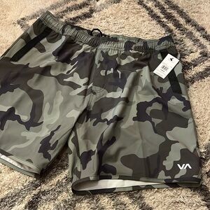 NWT RVCA - Men’s Black Camo Shorts, Size L